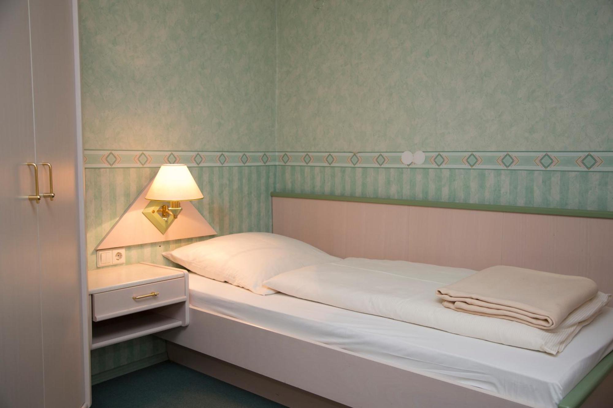 Hotel Garni Promenade Weissenhorn Room photo